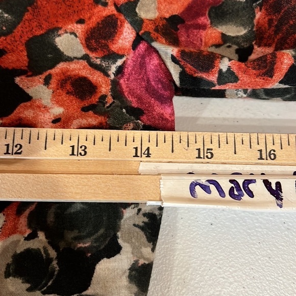 NEW Lily Rose Floral Rose Print Scoop Neck Blouse Small - Picture 14 of 16